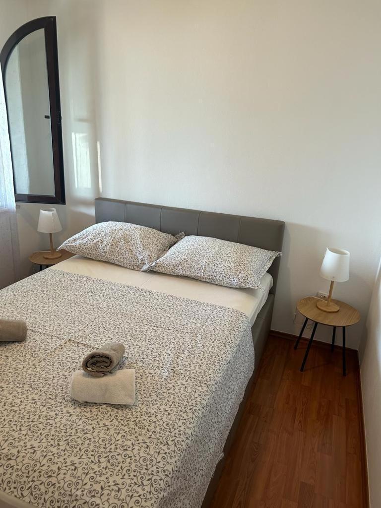 Apartments By The Sea Slatine, Ciovo - 1128 الغرفة الصورة