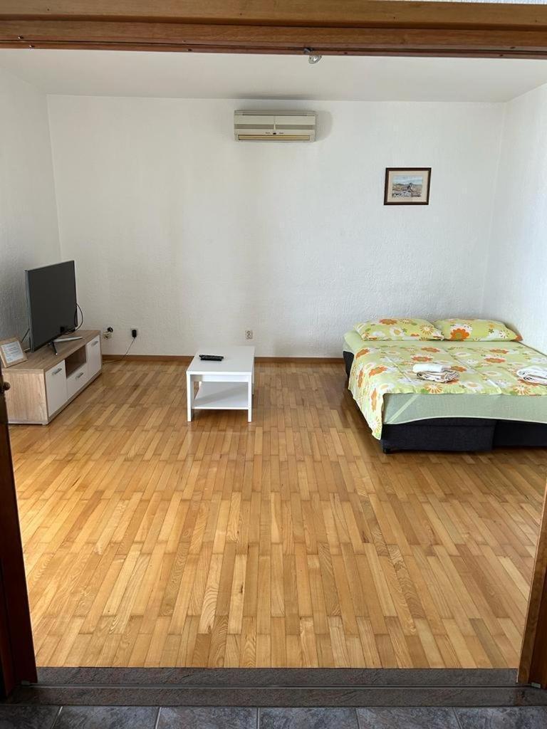 Apartments By The Sea Slatine, Ciovo - 1128 المظهر الخارجي الصورة