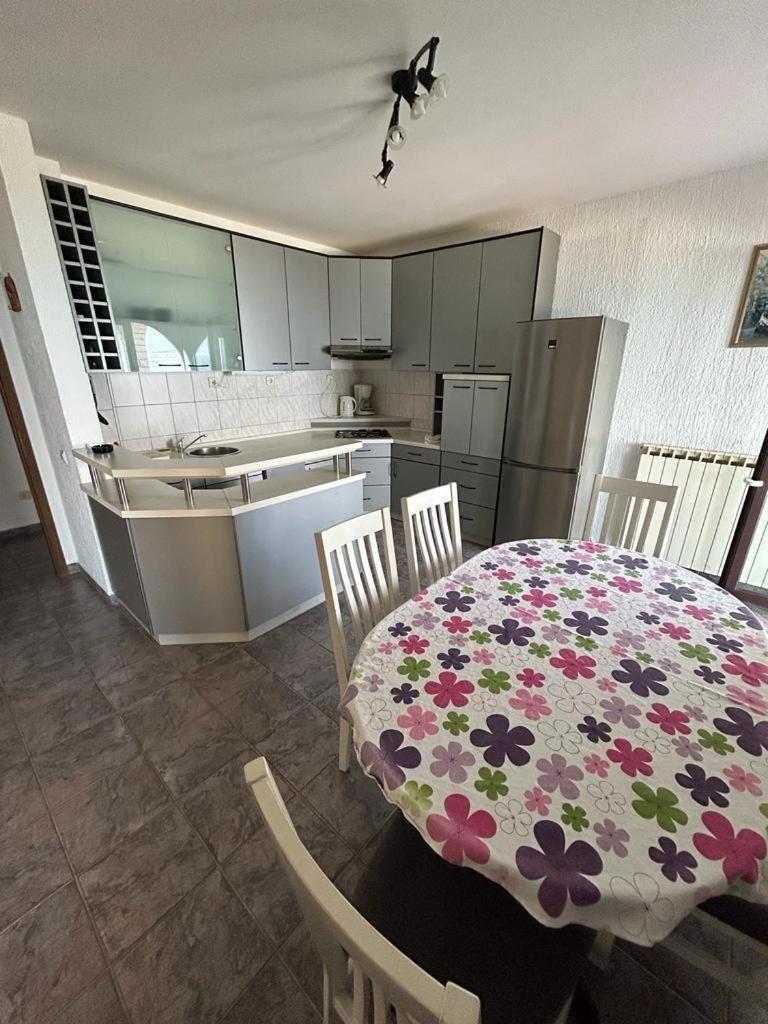 Apartments By The Sea Slatine, Ciovo - 1128 المظهر الخارجي الصورة